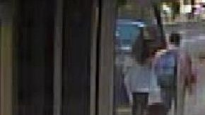 El sospechoso fue descrito como un hombre de unos 20 años y de 5 pies y 6 pulgadas de altura.