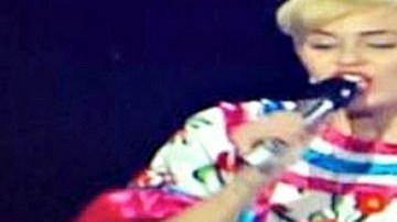 En la segunda actuación que hizo en Monterrey parece que Miley corrigió su conducta.