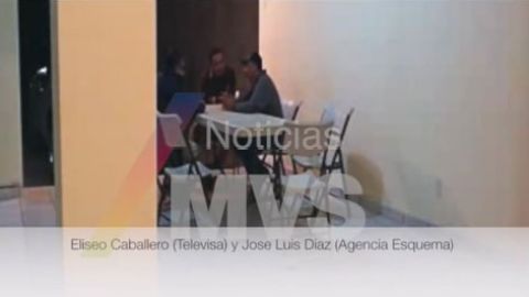 Ambos periodistas aparecen en un video con el líder criminal.