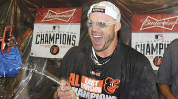 El festejo de campeonato de Steve Pearce de los Baltimore Orioles.