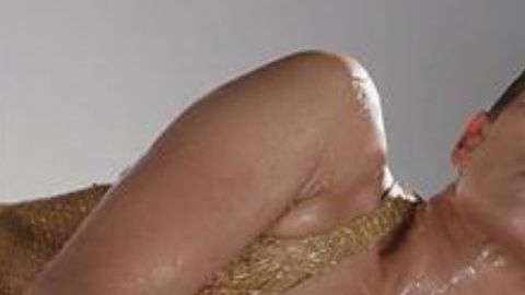 J.Lo... ¿bañada en lubricante?.
