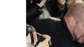 Kim se aterrorizó muchísimo cuando fue abatida por un hombre a su llegada a un desfile.