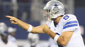 Tony Romo, quarterback de los Cowboys, celebra un touchdown de su equipo anoche contra Nueva Orleans.
