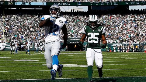 Jeremy Ross, receptor de los Lions, anota en jugada de 59 yardas en el segundo periodo. Los Lions ganaron en Nueva Jersey.