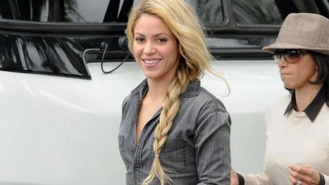 Dicen sus fans que Shakira es pequeña por fuera pero gigante por dentro.