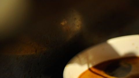 Además del café regular gratis, también por tan sólo un $1 puedes obtener un mocha o un latte.
