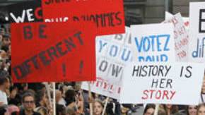 Lagerfeld justificó la idea de su desfile al recordar que su madre fue una feminista.