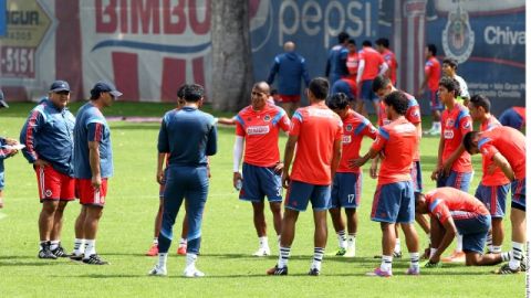 Chivas se mide hoy a Toluca urgido de dejar atrás el mal paso.