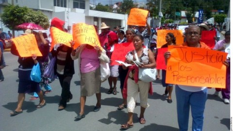 Los familiares de los estudiantes en Iguala exigen justicia a las autoridades.