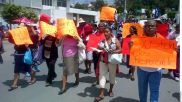 Los familiares de los estudiantes en Iguala exigen justicia a las autoridades.