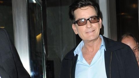 Sheen fue acusado de atacar al dentista con un cuchillo mientras recibía tratamiento.