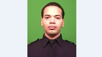 El dominicano Carlos Guzmán lleva cuatro años y medio trabajando en el NYPD.