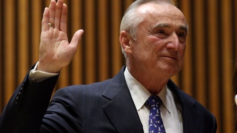 El comisionado Bratton se comprometió a sacar a los policías que le dan una mala imagen al departamento.