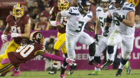 Russell Wilson le hizo daño a Washington con su brazo y sobre todo con sus piernas al sumar 122 yardas.