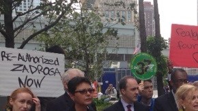 La congresista Carolyn Maloney junto con otros líderes políticos y sindicales en el WTC.