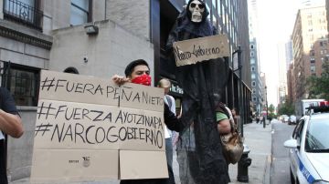 Algunos manifestantes pidieron la salida del presidente mexicano Enrique Peña Nieto.