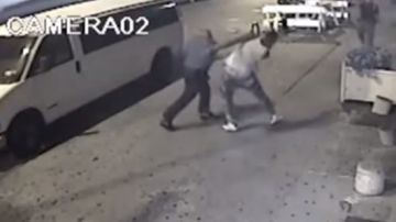 El video muestra cuando dos oficiales golpean a un adolescente en el sector de Bedford Stuyvesant.