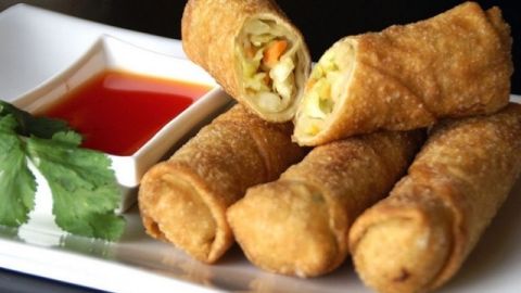 Nguyen le pidió más de 200 egg rolls a un inmigrante.