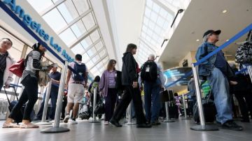 El mayor escrutinio de los pasajeros se iniciará en 5 aeropuertos de EEUU.