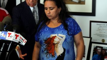 Sandra Amézquita, junto a Rubenstein, cuando introdujo un pleito legal contra el NYPD.