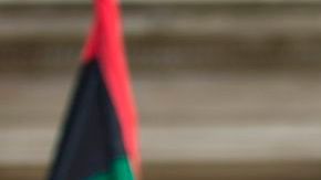 Jonathan Moore (centro), representó a tres de los cinco jóvenes condenados por error en la violación de una corredora en el Central Park.