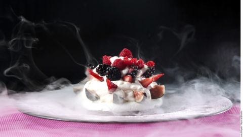 Añade el rosa en tu cocina y en tu mesa para apoyar el mes de la conciencia del cáncer de seno.
