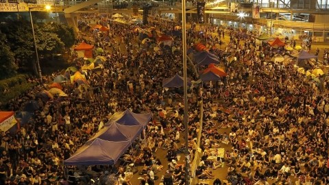 Los estudiantes regresaron a las calles y se manifestaron de nuevo pidiendo al gobierno que se reúna con ellos.