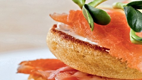 Blinis con salmón ahumado