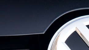 Volkswagen busca alcanzar a Toyota en la cima de ventas.