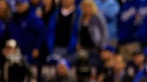 Billy Butler de los Kansas City Royals paga fly de sacrificio en el sexto inning para la carrera de Jarrod Dyson.