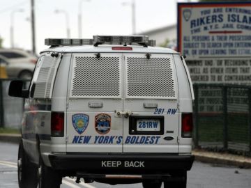 Las leyes locales permitían que individuos fueran retenidos en Rikers Island hasta 48 horas por orden de ICE.