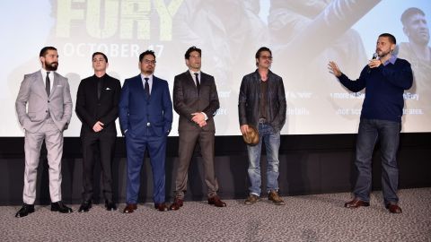 Pitt está al mando de un tanque llamado Fury, y lo acompañan otros cuatro soldados.