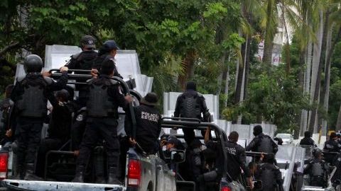 Una caravana de federales se dirige a Veracruz para custodiar la protesta por los desaparecidos el 17 de octubre.