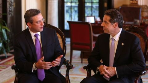 El gobernador Cuomo promete presión por el DREAM Act.