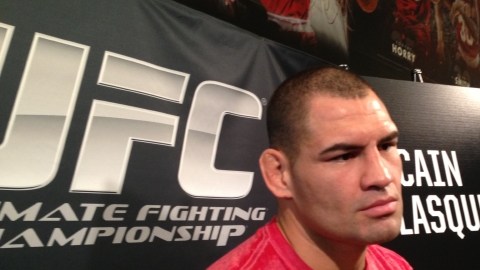 Velasquéz no podrá participar en la histórica función de UFC en la capital mexicana.