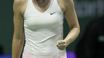 Maria Sharapova encierra en el puño izquierdo su furia en las postrimerías del encuentro de ayer.