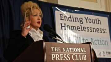 Cyndi Lauper llamó a la acción en el National Press Club para erradicar el problema de los jóvenes sin hogar en EEUU.