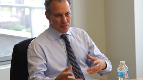El Fiscal General Eric Schneiderman busca seguir en el cargo por cuatro años más.