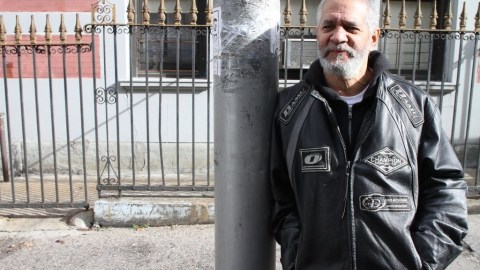 José García trabaja en mantenimiento desde hace seis meses en el edifico del médico infectado.