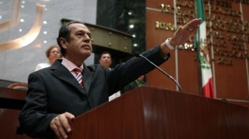 Rogelio Ortega Martínez presta juramento al cargo.
