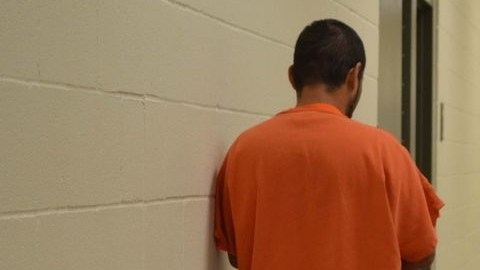 ICE tuvo a más de 400,000 inmigrantes en 2013 en centros de detención por todo EE.UU.