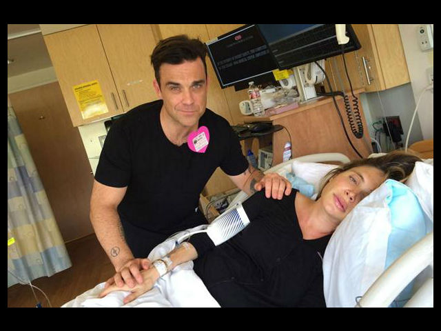Robbie Williams y su mujer, Ayda Field, en trabajo de parto.