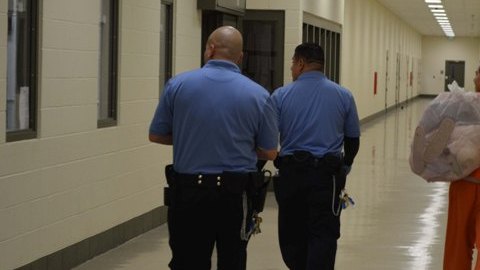 Cerca de dos tercios de los centros de detención migratorios son privados.