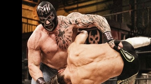 La nueva serie 'Lucha Underground' sigue a varios luchadores profesionales en sus batallas profesionales y personales.