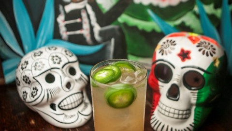 Estos cocteles darán un toque de terror adicional a tu celebración.