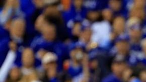 Buster Posey (i) y Bumgarner festejan la victoria.