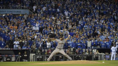 Bumgarner ingresó al decisivo juego en el quinto inning y terminó con marca de 48.2 innings en el "Clásico de Otoño".