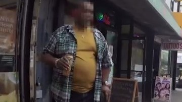 La actriz Shoshana Roberts recibió amenazas de violación tras protagonizar el video.