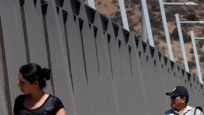 Cada día cruzan la frontera entre México y EEUU miles de personas y vehículos.