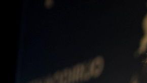 El piloto de Fórmula Uno Jenson Button y Débora Nascimento forman parte de una campaña para usar taxi después de beber.